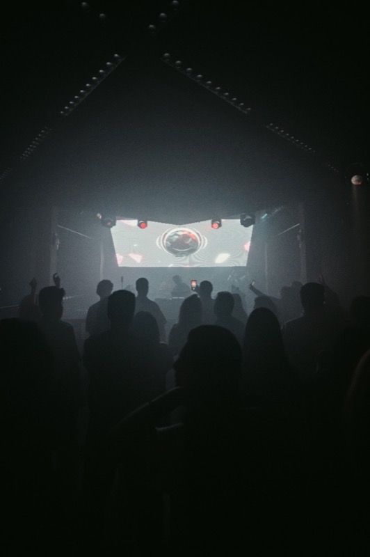 DJ Cincinati live at a London nightclub — Persian and Iranian DJ set with LED stage visuals